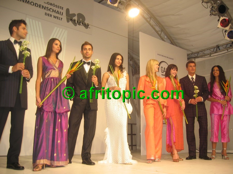 ../Images/Krefeld-Strssenmodenschau-2005 711.jpg